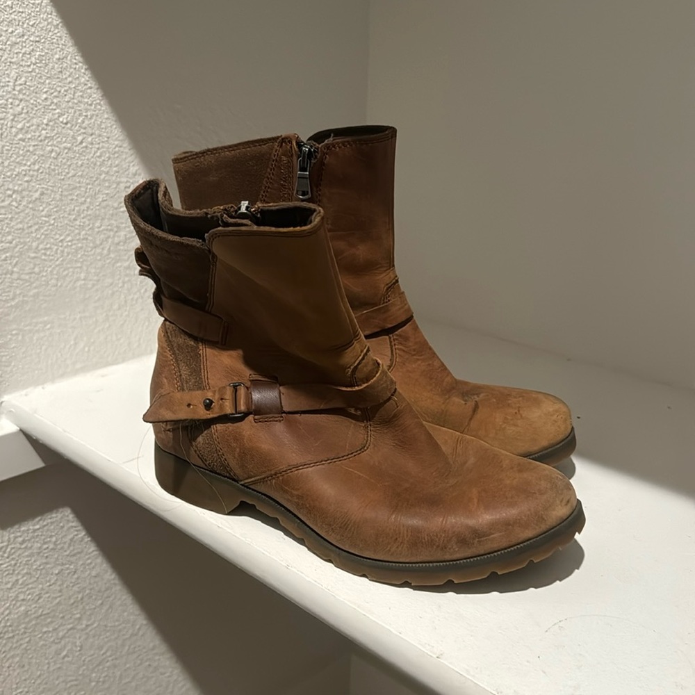 Teva 7.5 women’s leather boots